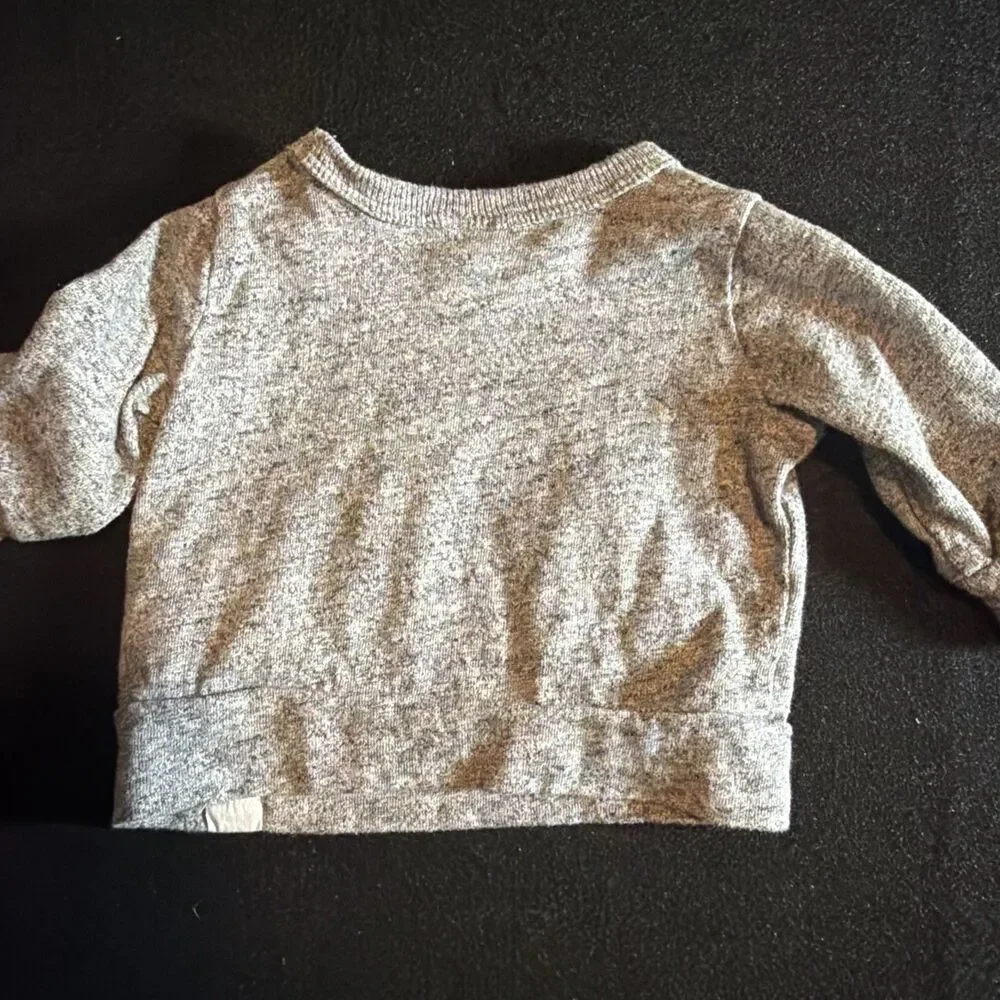 Baby Gap marled heather grey crewneck sweatshirt  0-3 Months -N17